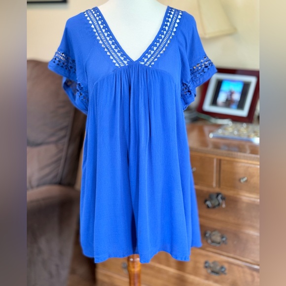 Umgee Royal Blue Lace Accent High Low Blouse/Tunic - Picture 2 of 9